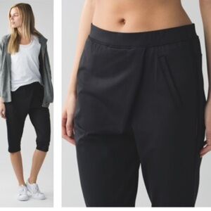 Lululemon Retreat Yogi Crop High Rise Lightweight, Loose Stretch Pocket 10 Black